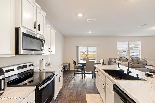 Building Photo - 2411 Oak Stream Dr