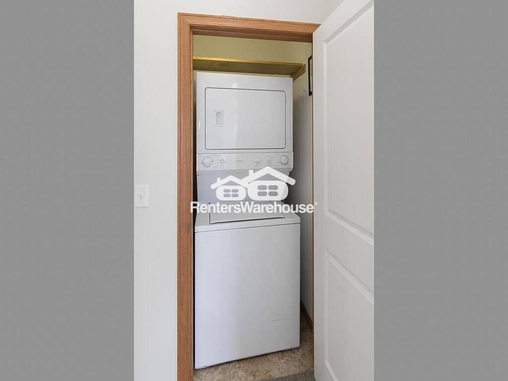 Building Photo - 9630 Independence Cir