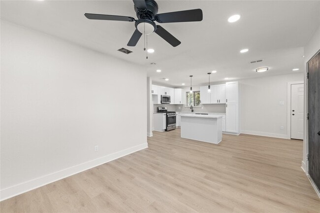 Building Photo - 1107 Progreso Dr