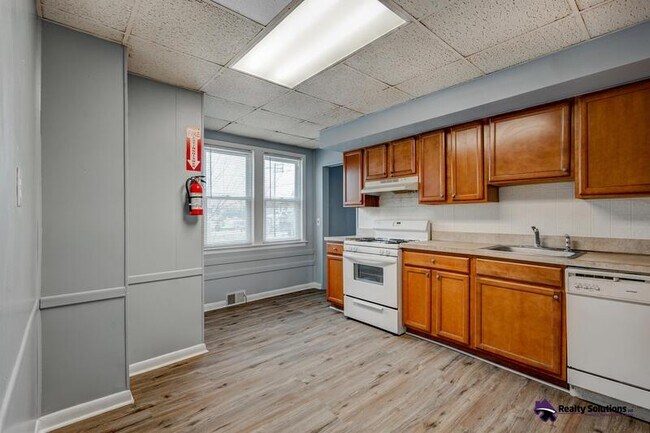 Building Photo - 817 Union Ave