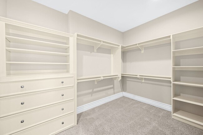 Building Photo - Elegant Dream Escape - Hills of Studio City