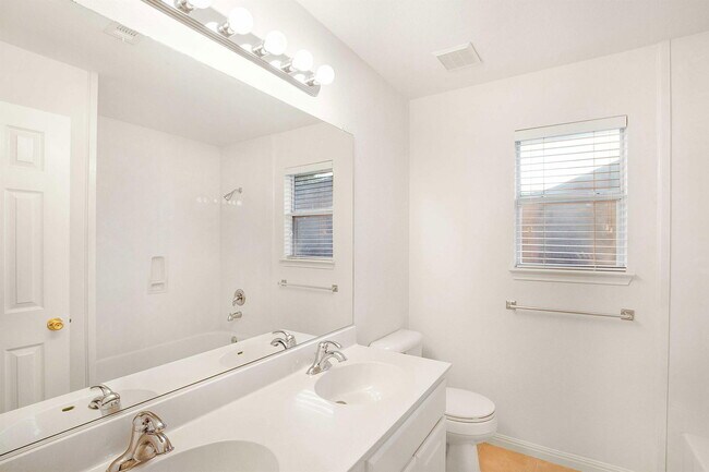 Building Photo - 2514 Crenshaw Dr