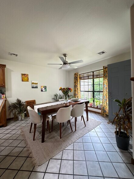 Building Photo - 3609 Hampton Ct
