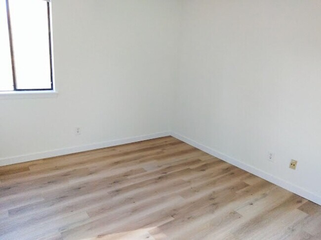 Building Photo - 141 S Zang Way