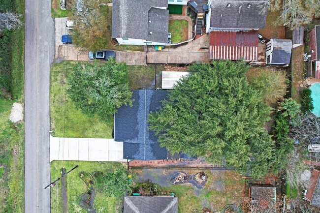 Building Photo - 4449 Shady Lake Dr