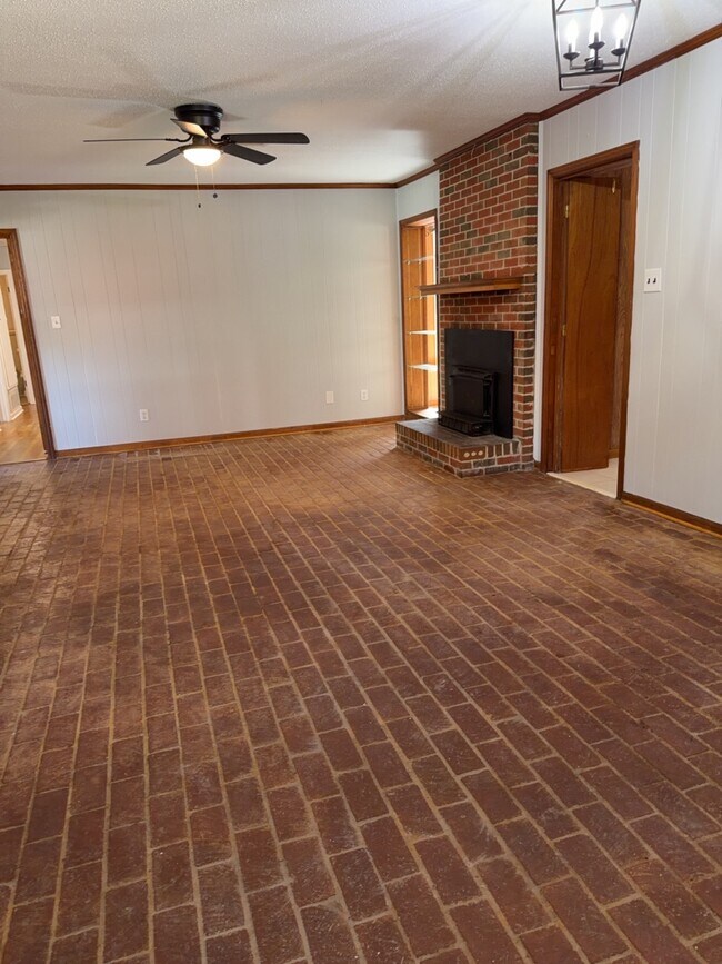 Building Photo - 4064 Johnstown Dr