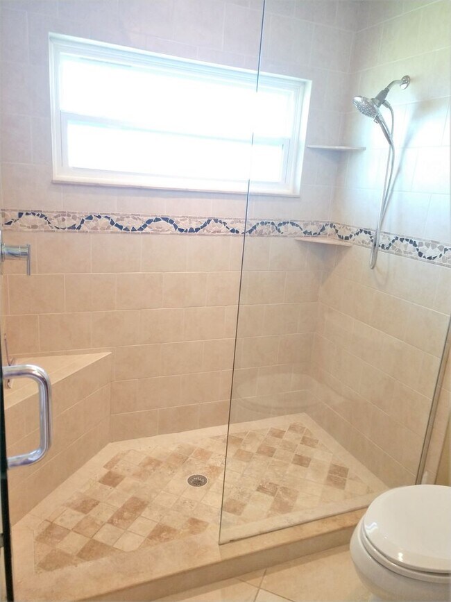 Building Photo - 540 Clubside Cir