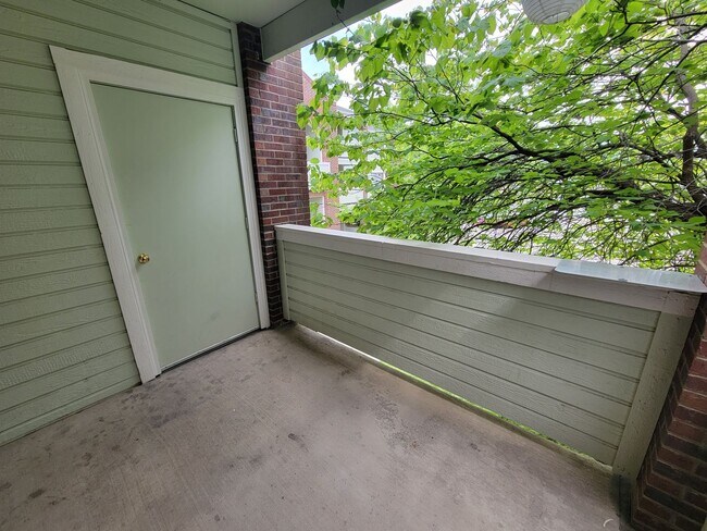 Building Photo - Super spacious 1 bedroom condo in South Boulder with reserved parking