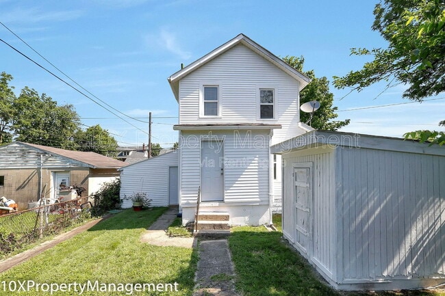 Building Photo - 1819 E Walnut St