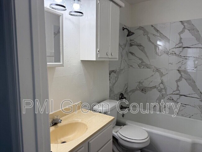 Building Photo - 321 W 62nd Pl N