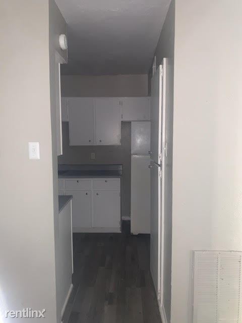 Building Photo - 1 br, 1 bath Apartment - 1900 Carl Rd