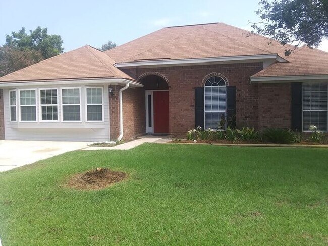 Primary Photo - 10 Chamois Ct