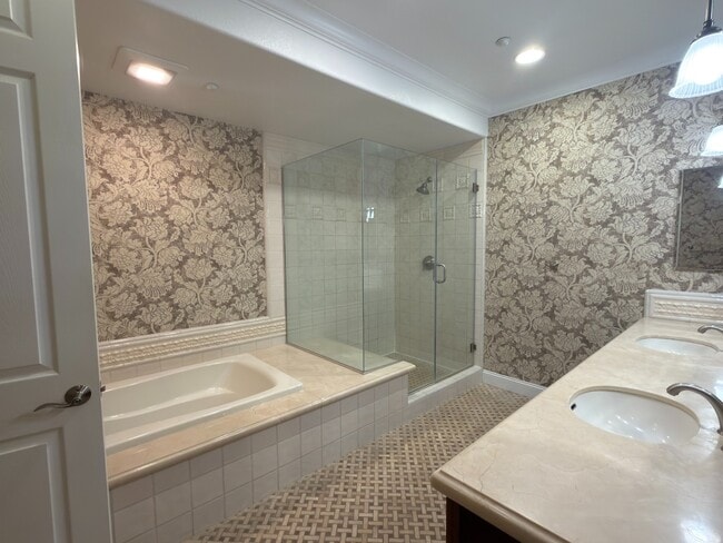 Building Photo - Modern 2BR/2BA Condo in Willow Glen Place Near Downtown San Jose. 2 Secured Parking Spots. Underg...