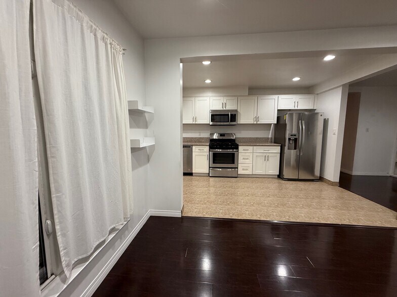 Building Photo - 3214 De Witt Dr