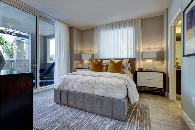 Building Photo - 2000 Salzedo St