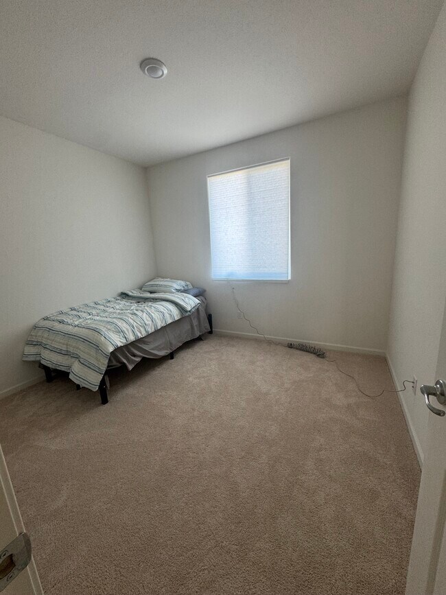 Building Photo - 205 Zinnia Way