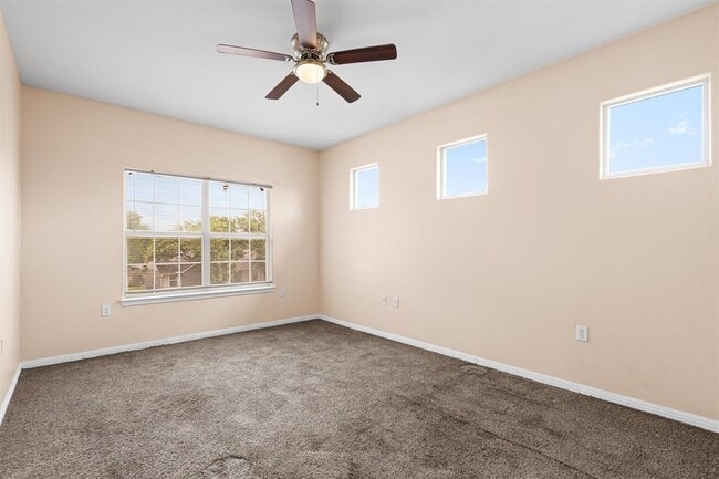 Building Photo - 7502 Lazy Creek Dr