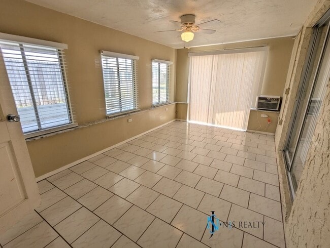 Building Photo - Beautiful 2/2/1 1600 Sq. Ft. with BONUS RO...