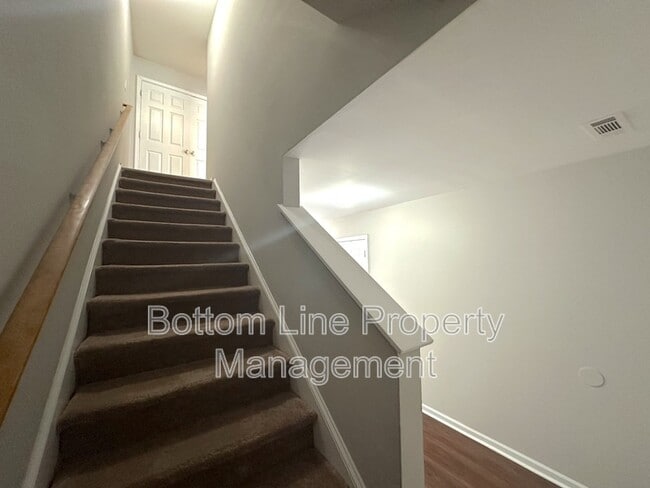 Building Photo - 424 Winding Canyon Dr