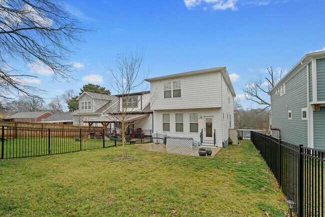 Building Photo - 2509A Solon Dr