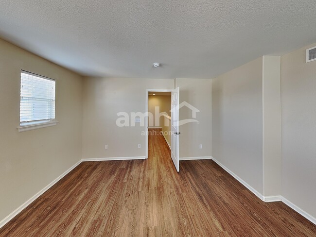 Building Photo - 451 Baler Ct