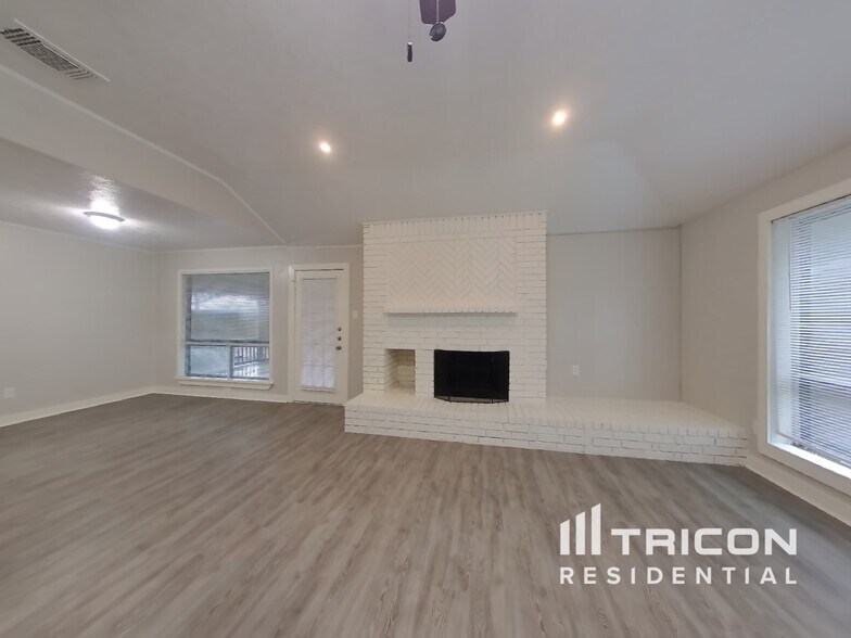 Building Photo - 120 WoodCrest Dr