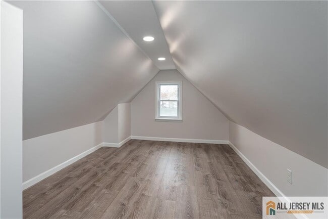 Building Photo - 264 Seaman St