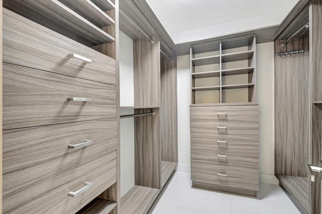 Building Photo - 4301 N Ocean Blvd