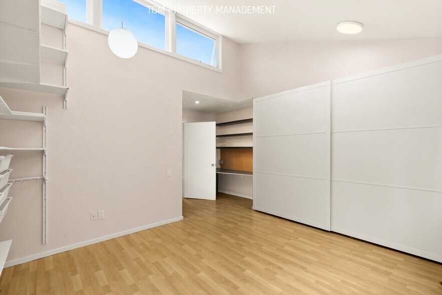 Building Photo - 2939 76th Ave SE