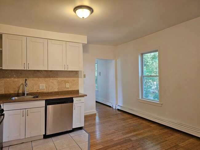 Building Photo - 23 Pine St