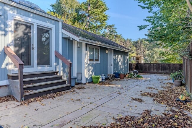 Building Photo - 1448 Sunshine Valley Rd