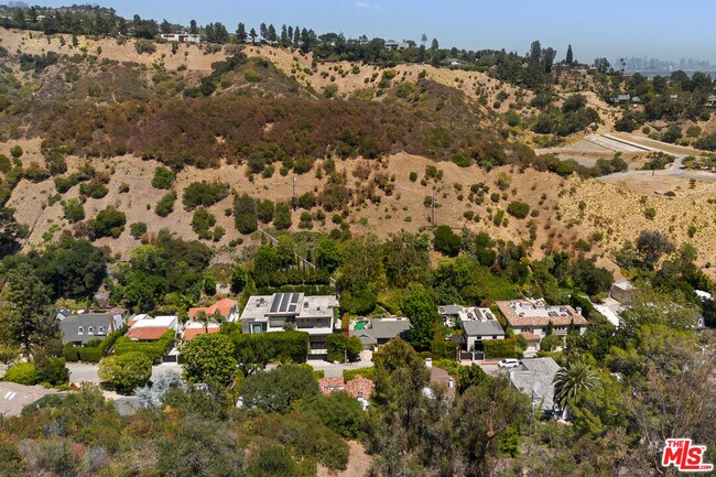 Building Photo - 1407 N Beverly Dr