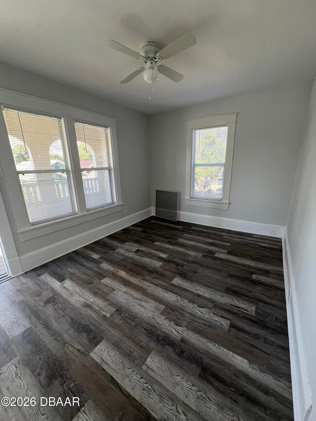 Building Photo - 209 Taylor Ave