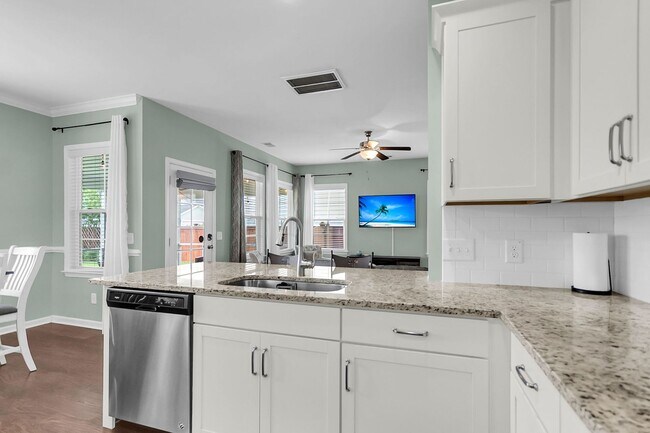 Building Photo - Fully Furnished 3 Bedroom, 2.5 Bathroom Home in Foxbank Plantation