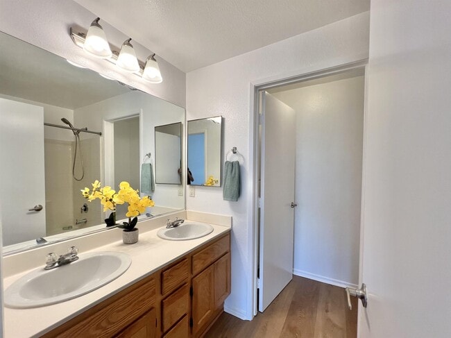 Building Photo - 1388 Challis Pl