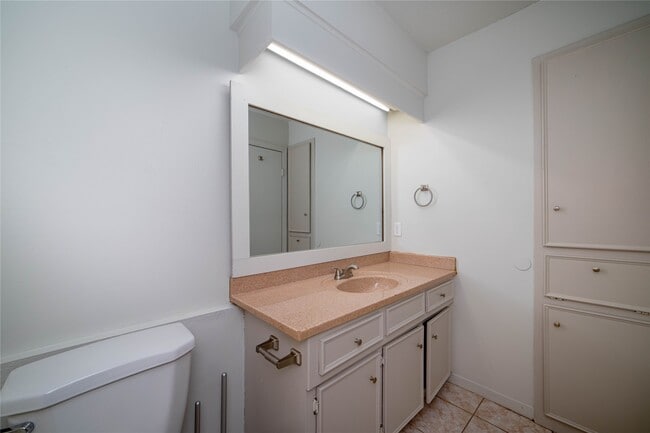 Building Photo - 8603 Dairy View Ln