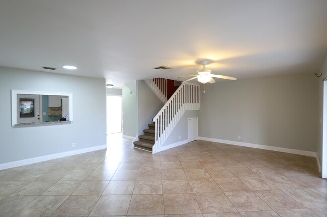 Building Photo - 1715 Woodbridge Lakes Cir