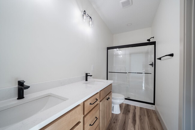 Building Photo - 753 N Gilda St