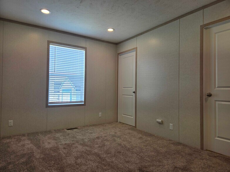 Building Photo - 52792 S Zacharias Ct