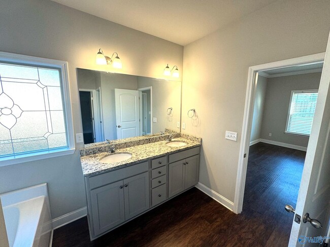 Building Photo - 341 River Rock Dr