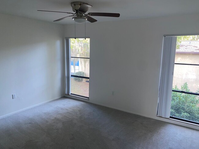 Building Photo - Location, location, location! 876 SF Unit-...