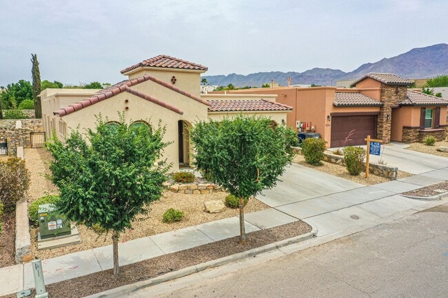 Building Photo - Beautiful Westside home with 3 bed-2 baths...