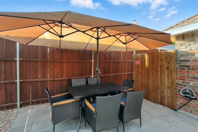 Building Photo - 11911 Rocky Point Dr