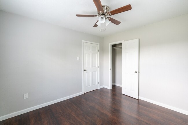 Building Photo - Beautiful 2 bed 1 bath just minutes from downtown, UH, and the medical center