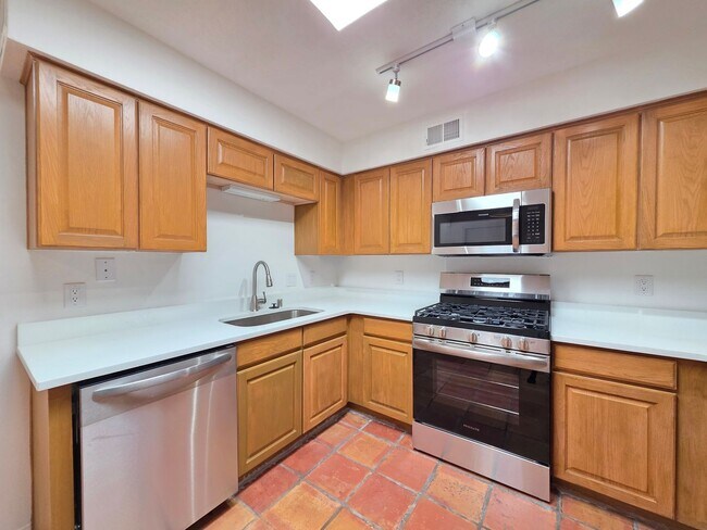 Building Photo - 1504 Escondida Ct