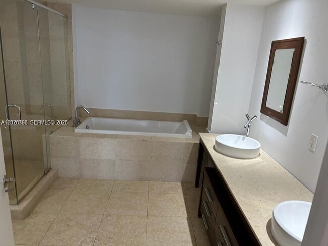 Building Photo - 495 Brickell Ave
