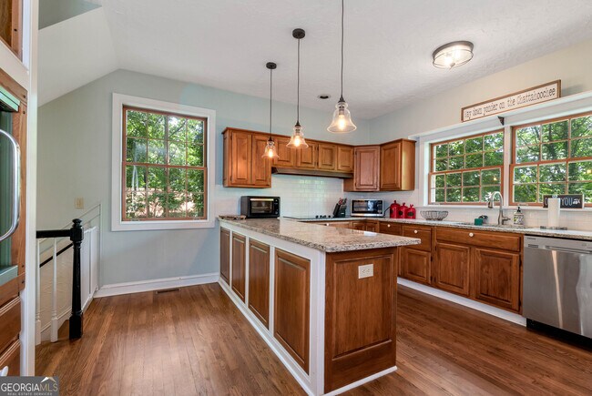 Building Photo - 3978 Pineshore Cir
