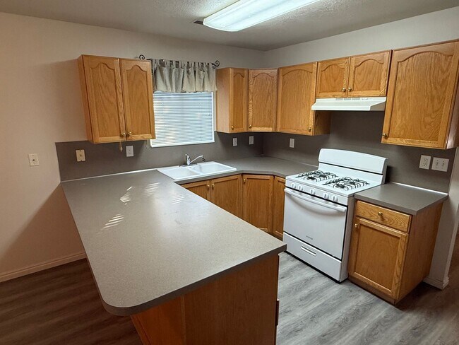 Building Photo - Beautiful North Ogden Town home for Rent