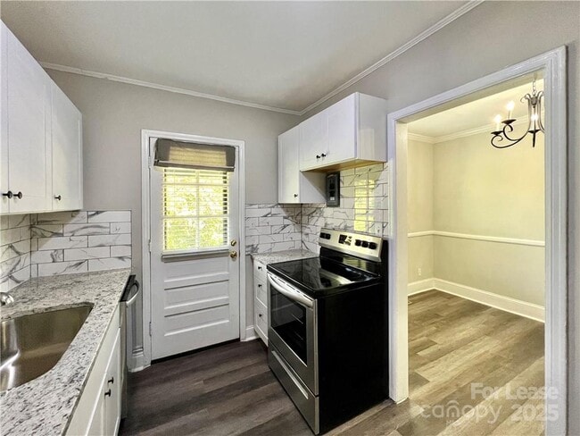 Building Photo - 204 N Laurel Ave