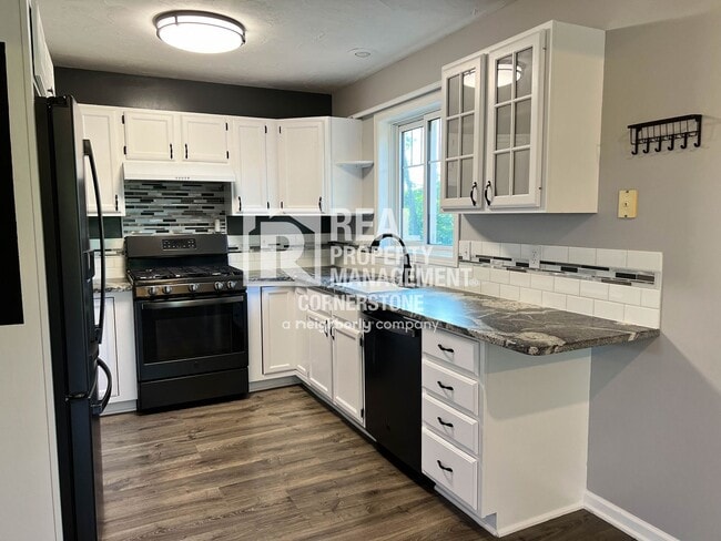 Building Photo - Spacious Country Home with Huge Yard and A...